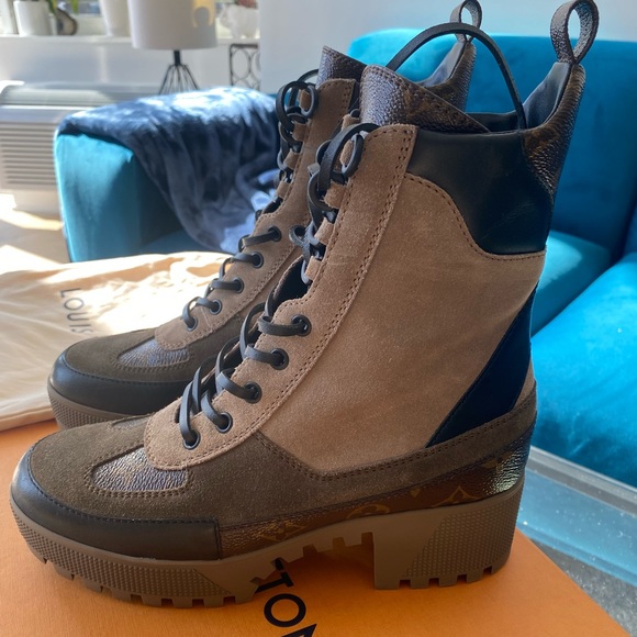100% authentic Louis Vuitton Laureate platform desert boots. Never been worn - Picture 2 of 9